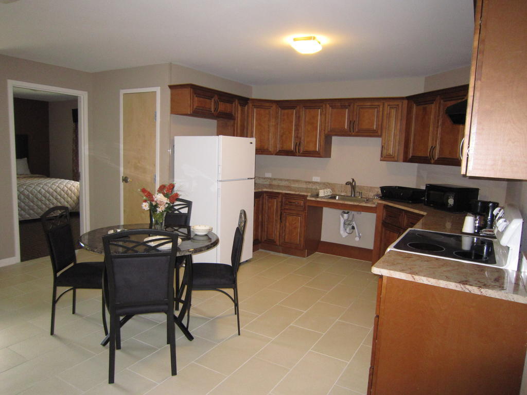 Red Carpet Inn And Suites Monmouth Junction Habitación foto